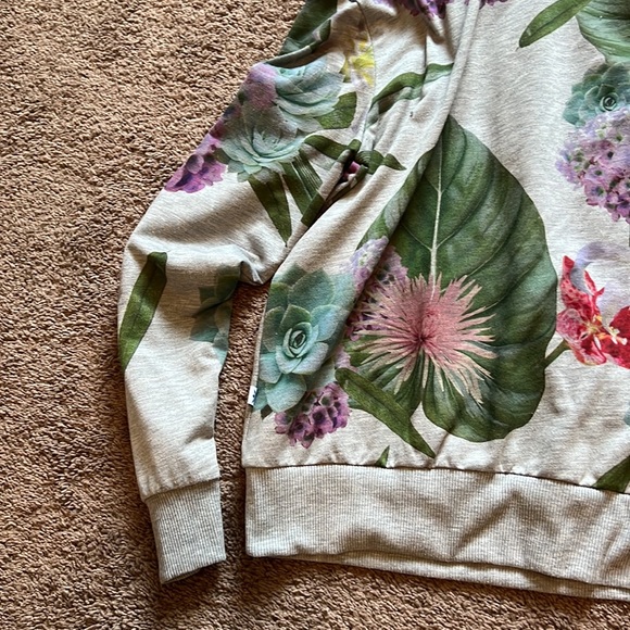 Adidas hoodie. Size small. - Picture 8 of 9